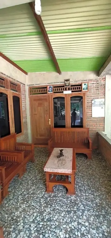 Батуретно: Homestay Sawo Manis Syariah
