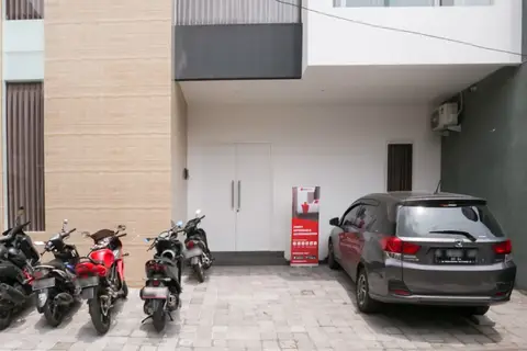 RedDoorz Syariah near Lapangan Pancasila Simpang Lima — фото 1