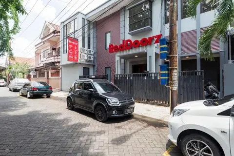 RedDoorz near Grand City Mall 2 — фото 1