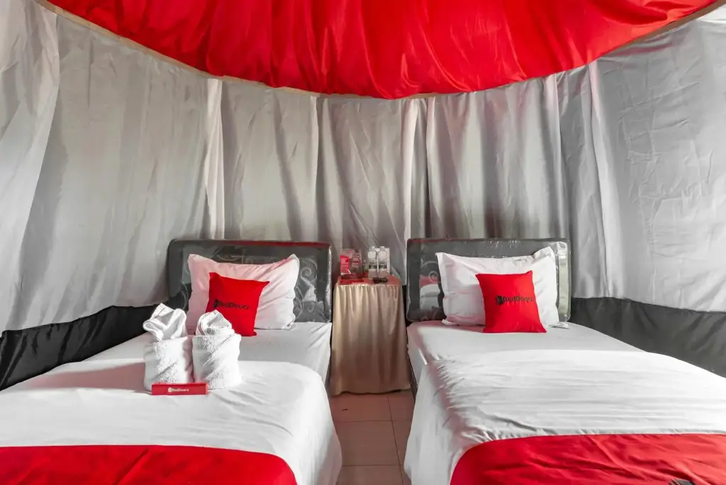 Бату: RedDoorz @ Apache Camp