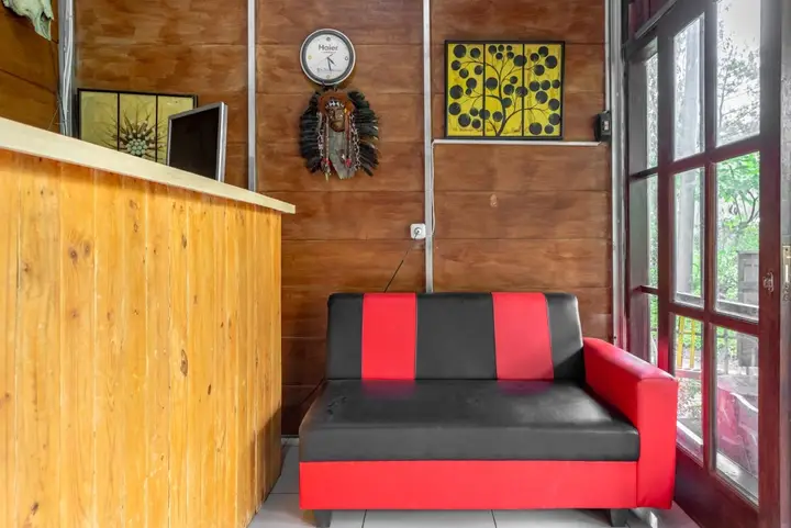 Бату: RedDoorz @ Apache Camp