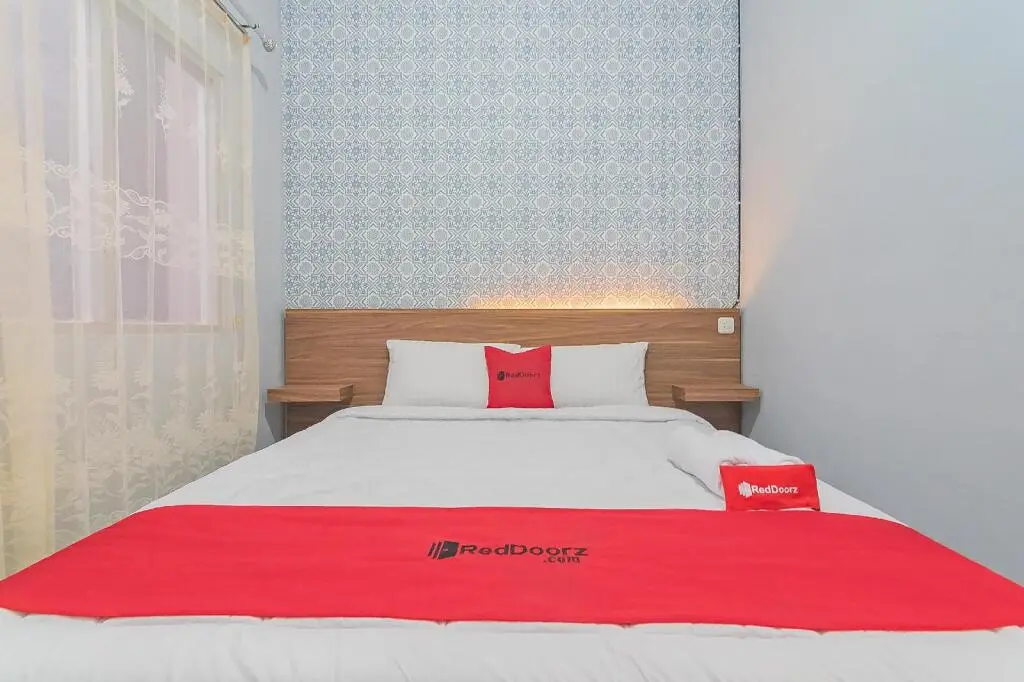 Гарут: RedDoorz near Alun-Alun Garut