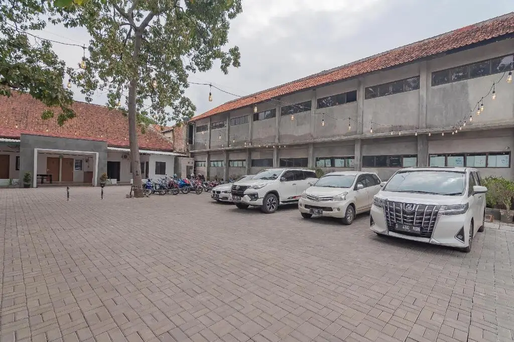 Гарут: RedDoorz near Alun-Alun Garut