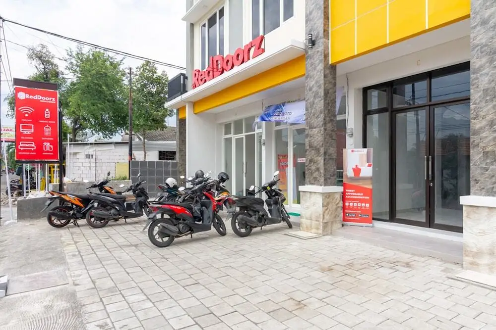 RedDoorz Syariah @ Kebraon — фото 1