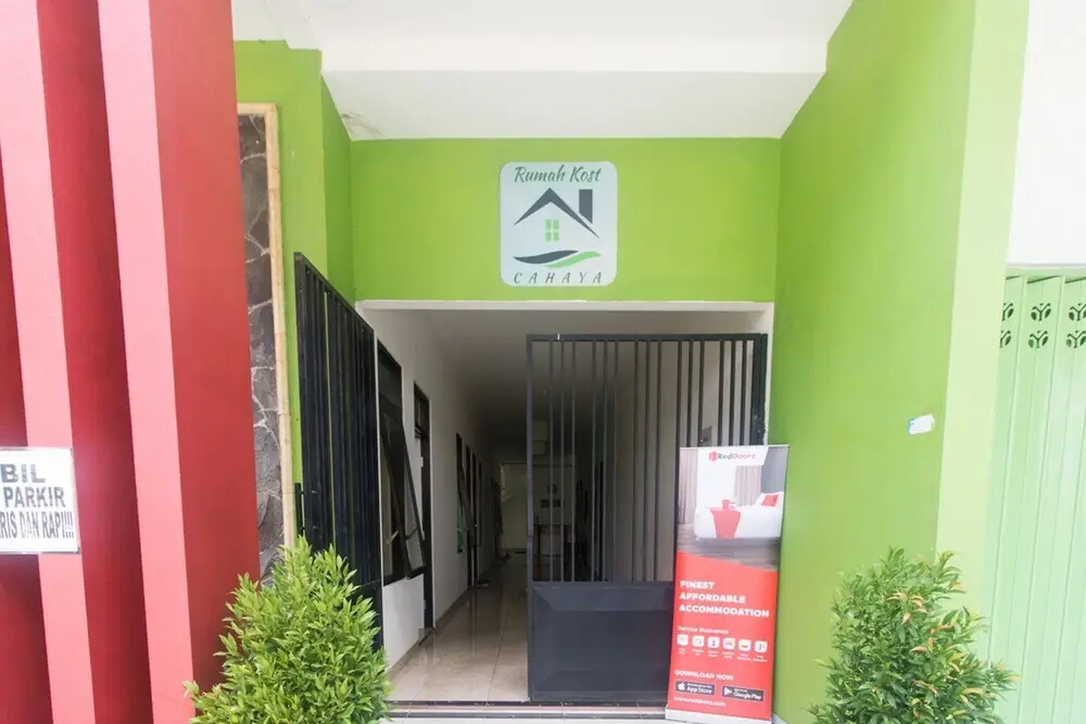 Мадиун: RedDoorz Syariah near Stasiun Madiun