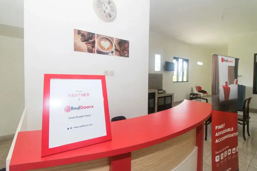 Мадиун: RedDoorz Syariah near Stasiun Madiun