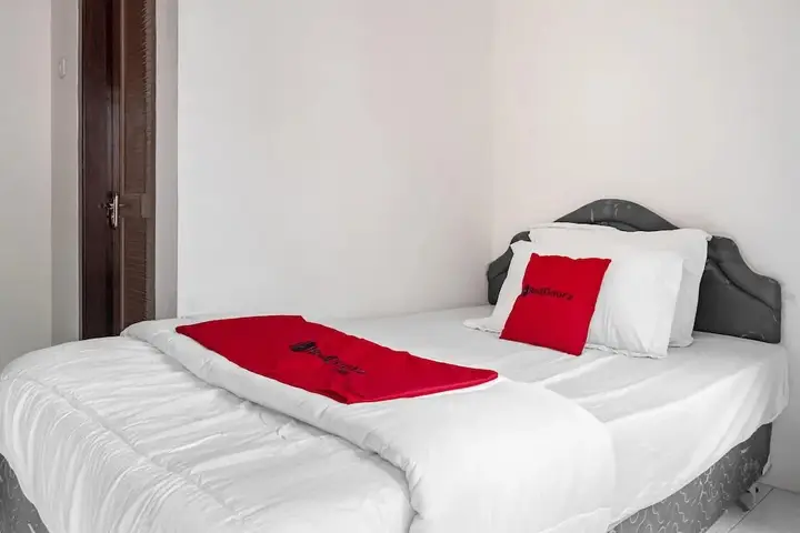Сурабая: RedDoorz Plus @ Gunungsari Surabaya