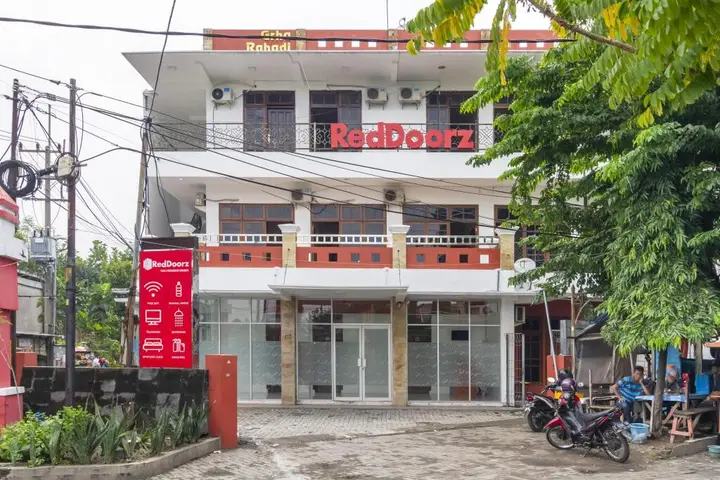 Сурабая: RedDoorz Plus @ Gunungsari Surabaya