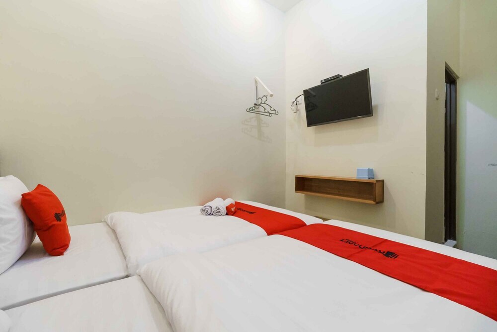 Букиттинги: RedDoorz Syariah near Lubang Jepang Bukittinggi