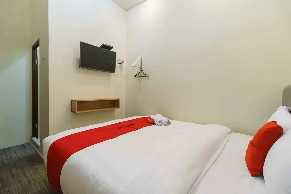 Букиттинги: RedDoorz Syariah near Lubang Jepang Bukittinggi