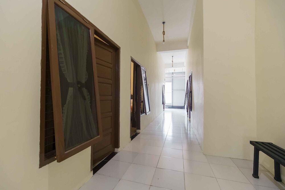 Букиттинги: RedDoorz Syariah near Lubang Jepang Bukittinggi