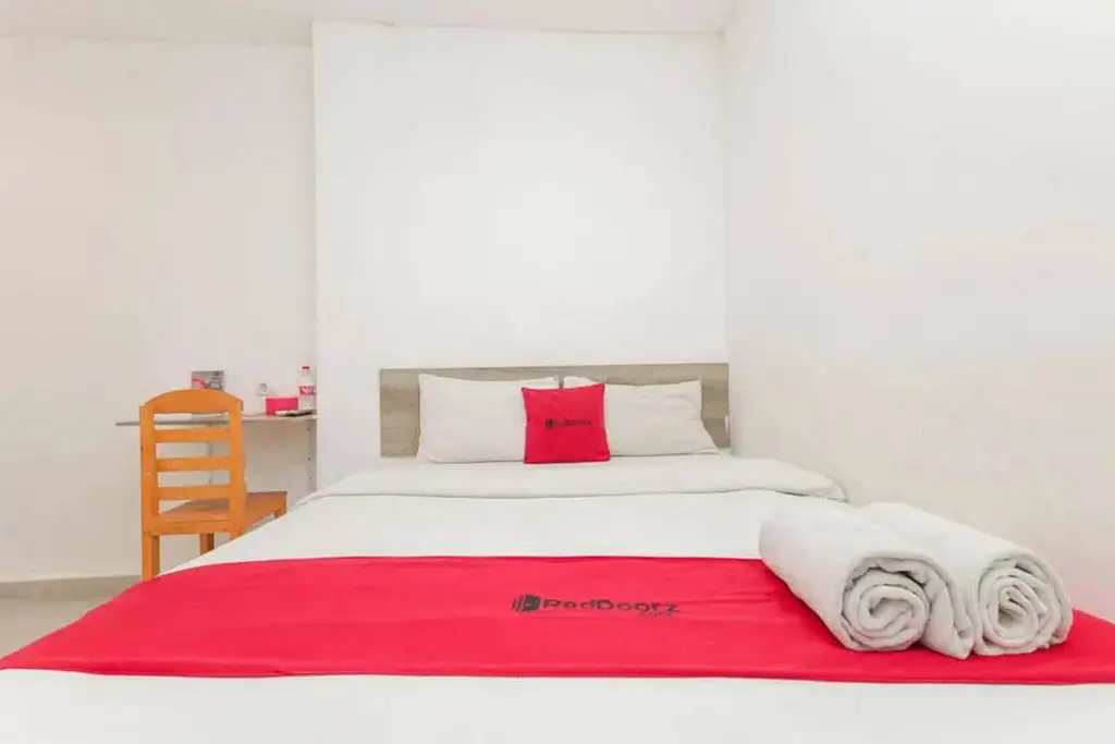 Сурабая: RedDoorz near Kaza Mall Surabaya