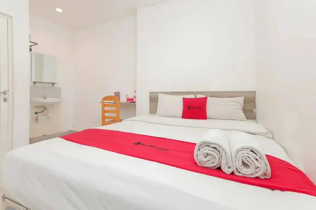 Сурабая: RedDoorz near Kaza Mall Surabaya