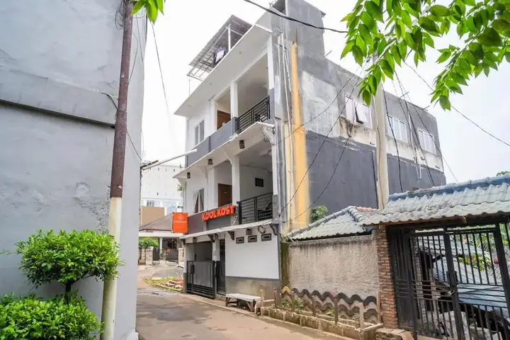 Джакарта: Koolkost near Universitas Pancasila