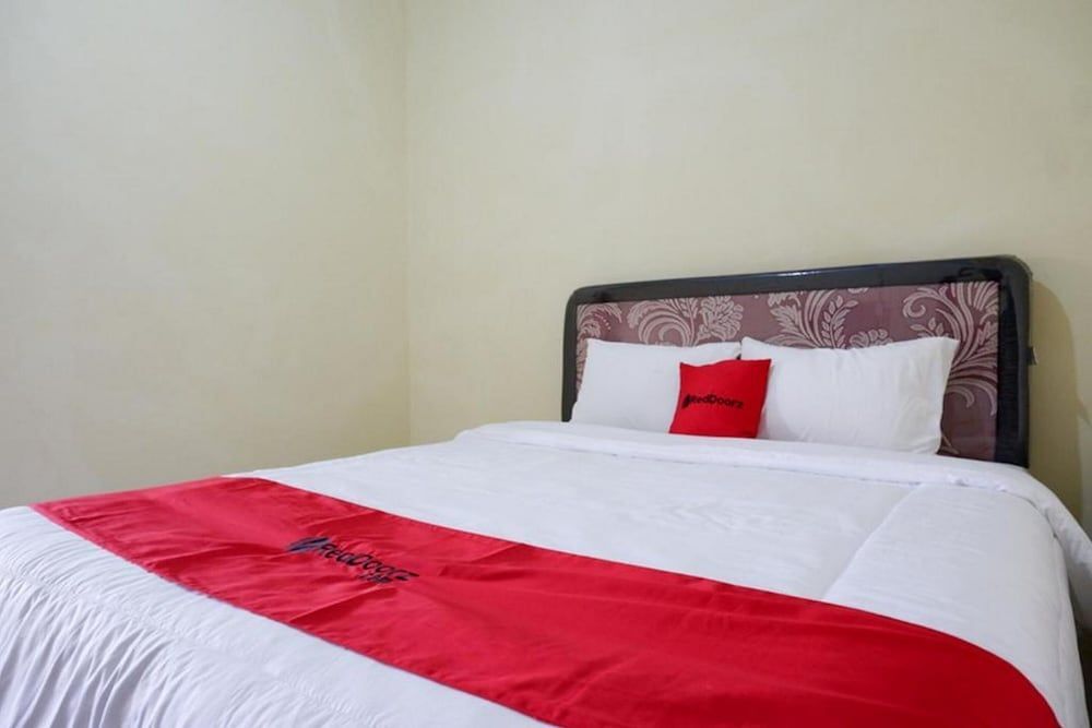 Баубау: RedDoorz near Lippo Plaza Buton