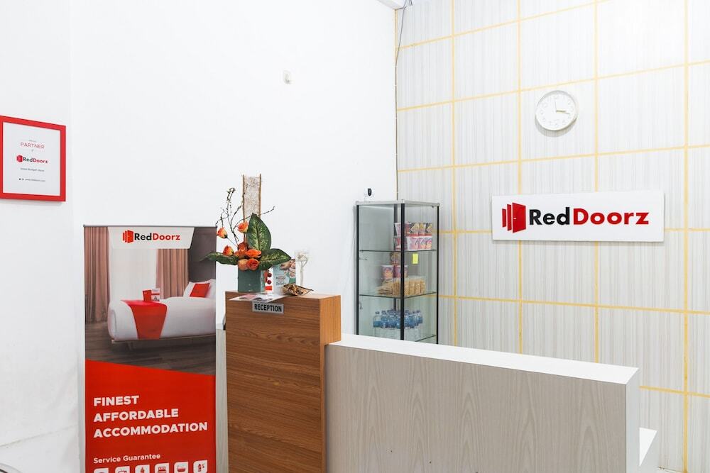 Палембанг: RedDoorz near Sultan Mahmud Badaruddin Airport Palembang