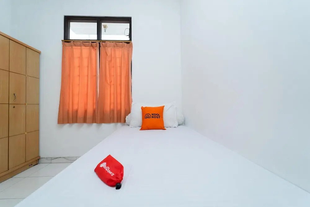 Бандунг: KoolKost Syariah Computer University of Indonesia