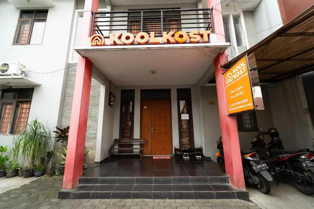 Бандунг: KoolKost Syariah Computer University of Indonesia