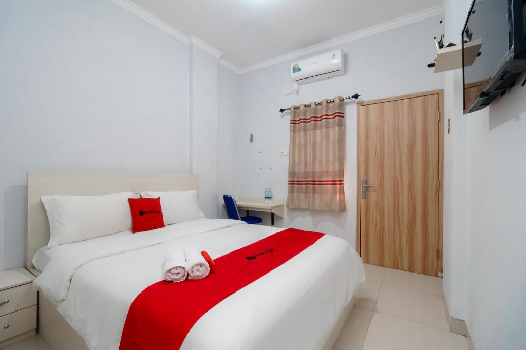 Палембанг: RedDoorz Syariah near Stasiun LRT Bumi Sriwijaya