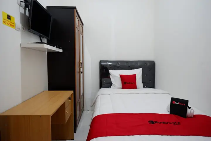 Семаранг: RedDoorz Hostel near Kota Lama Semarang