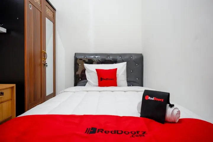 Семаранг: RedDoorz Hostel near Kota Lama Semarang