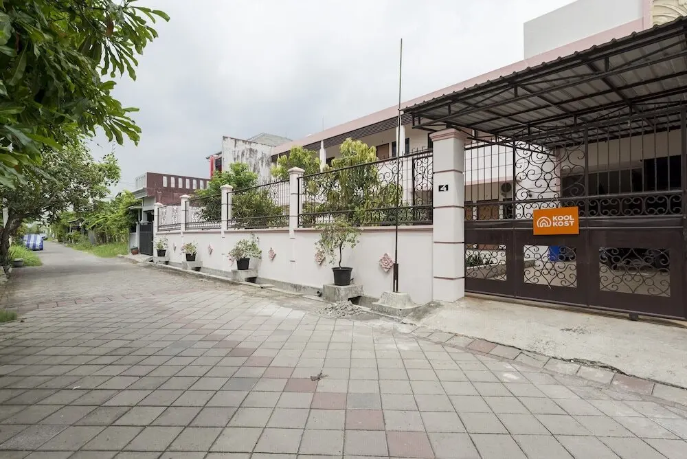 Сурабая: KoolKost Syariah near UPN Veteran