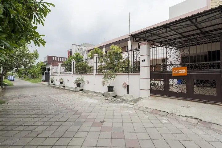 Сурабая: KoolKost Syariah near UPN Veteran