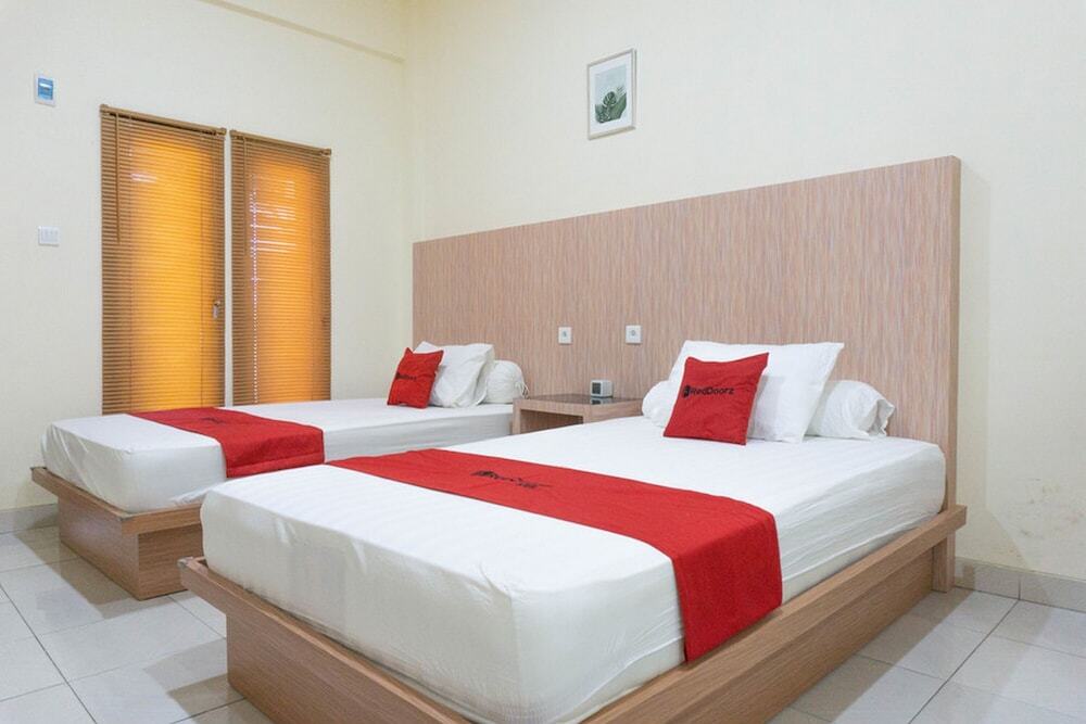 Сумбава-Бесар: RedDoorz Syariah near Sultan Muhammad Kaharuddin Airport