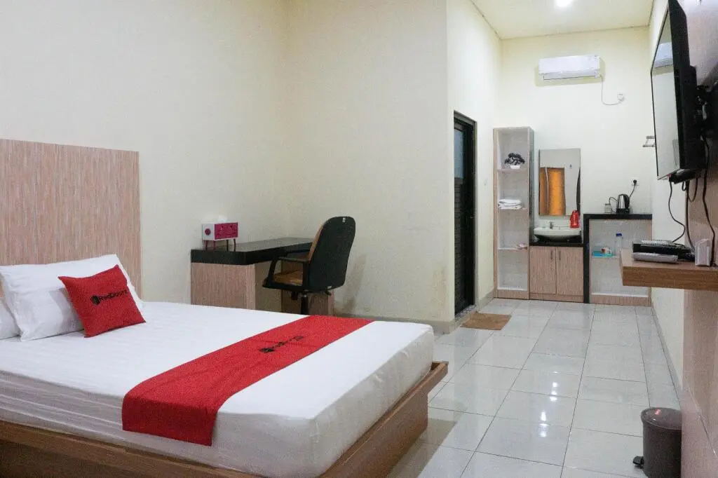 Сумбава-Бесар: RedDoorz Syariah near Sultan Muhammad Kaharuddin Airport