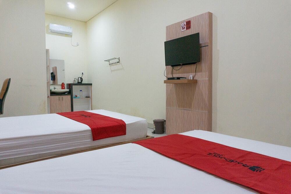 Сумбава-Бесар: RedDoorz Syariah near Sultan Muhammad Kaharuddin Airport