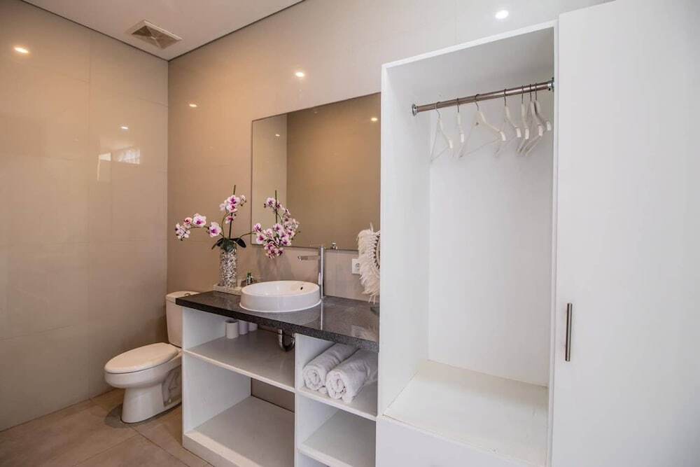 Кута: Three Bedroom Villa In Seminyak Wbreakfast