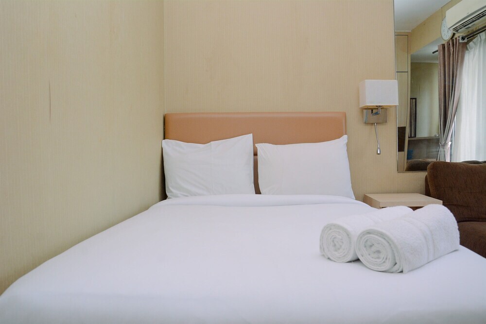 Джакарта: Cozy Living Studio at Cosmo Terrace Apartment
