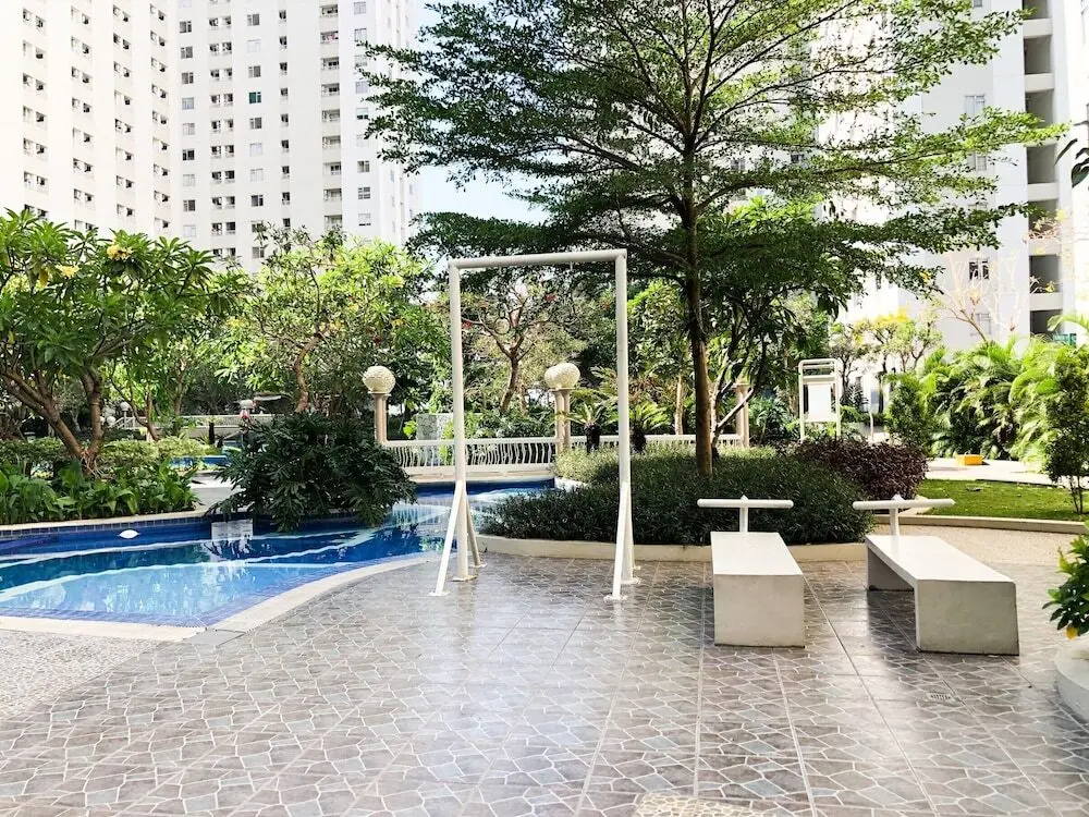 Сурабая: Lavish 2BR Apartment at Educity Pakuwon