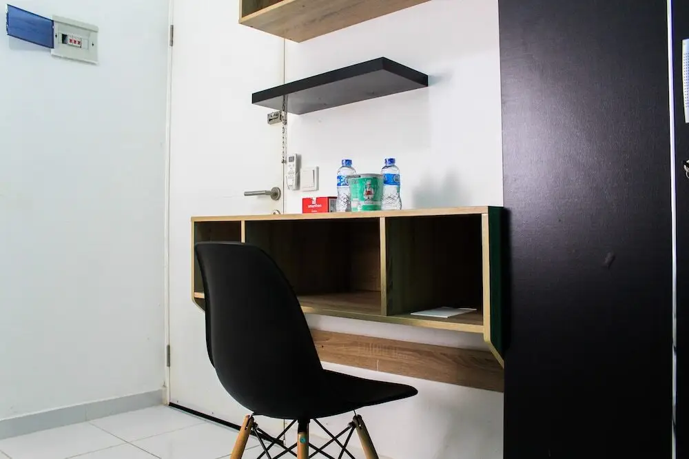 Тангеранг: Minimalist and Stylish Studio Aeropolis Tangerang Apartment