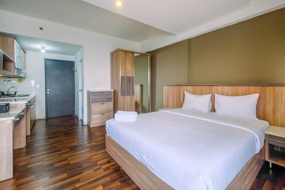 Депок: Modern and Cozy Studio Park View Condominium Apartment
