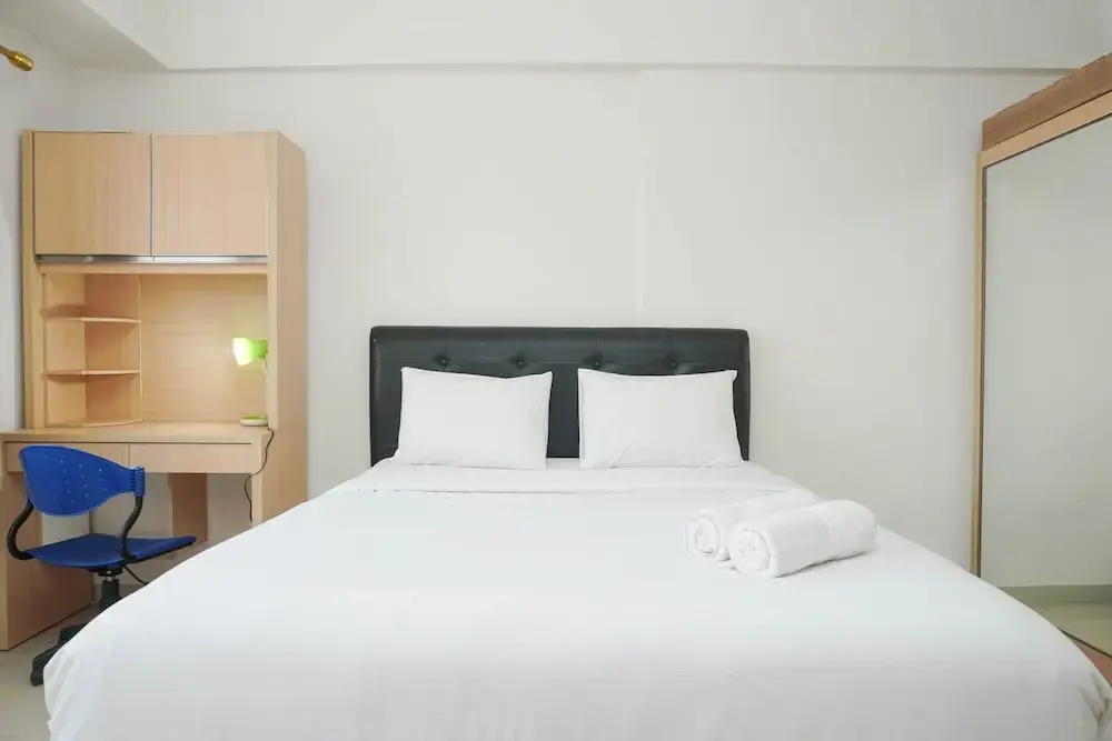 Депок: Minimalist Studio Park View Condominium Apartment near Mall