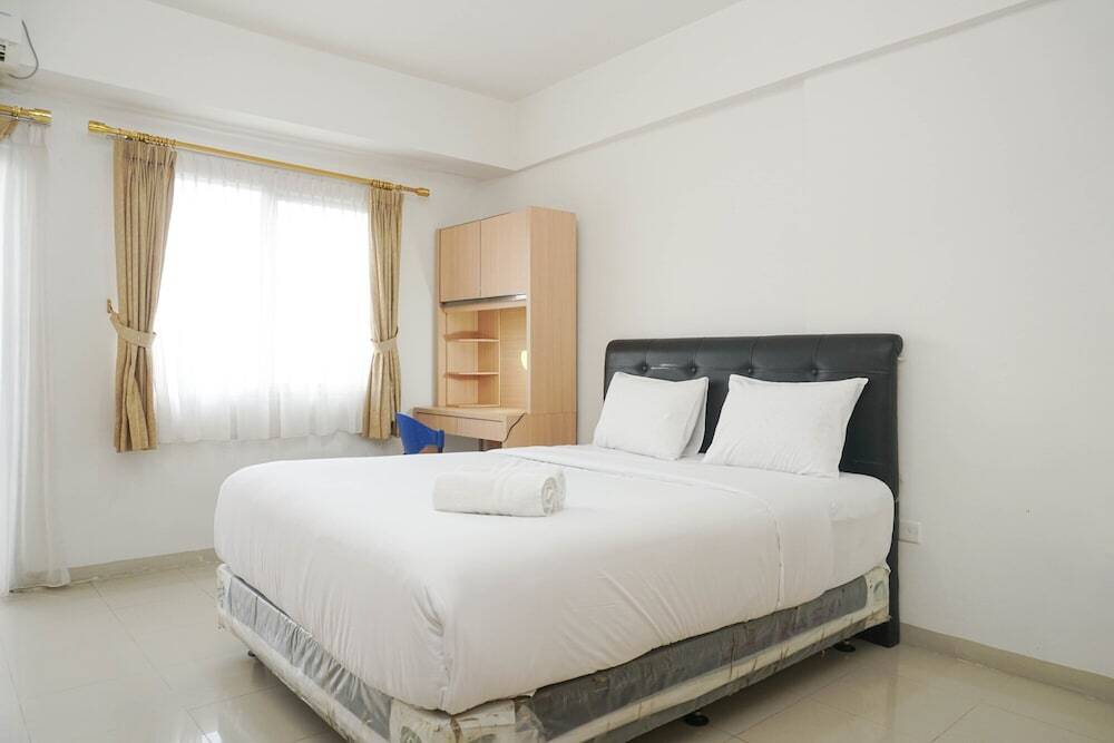 Депок: Minimalist Studio Park View Condominium Apartment near Mall