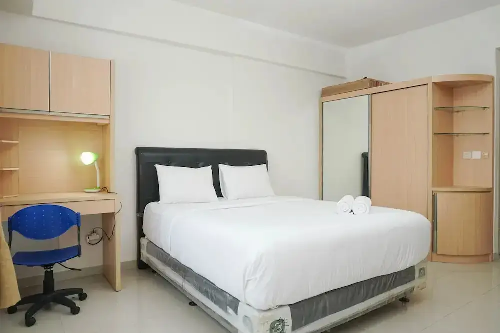 Депок: Minimalist Studio Park View Condominium Apartment near Mall