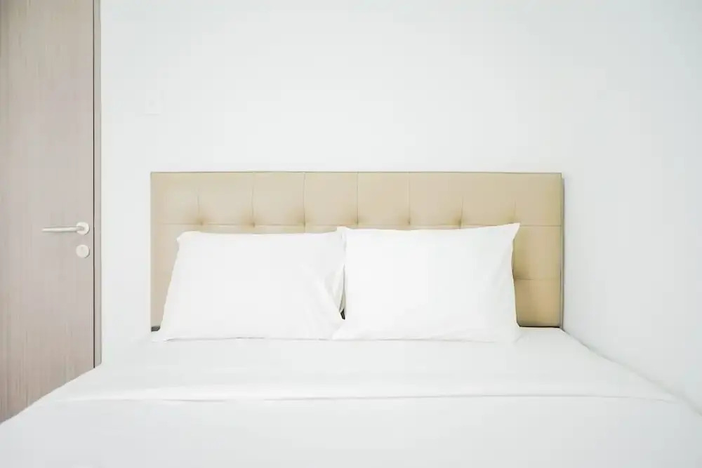 Южный Тангеранг: Minimalist 2BR at Emerald Bintaro Apartment