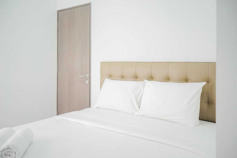 Южный Тангеранг: Minimalist 2BR at Emerald Bintaro Apartment