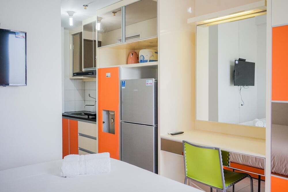 Южный Тангеранг: Cozy Studio Apartment at Emerald Bintaro near British School
