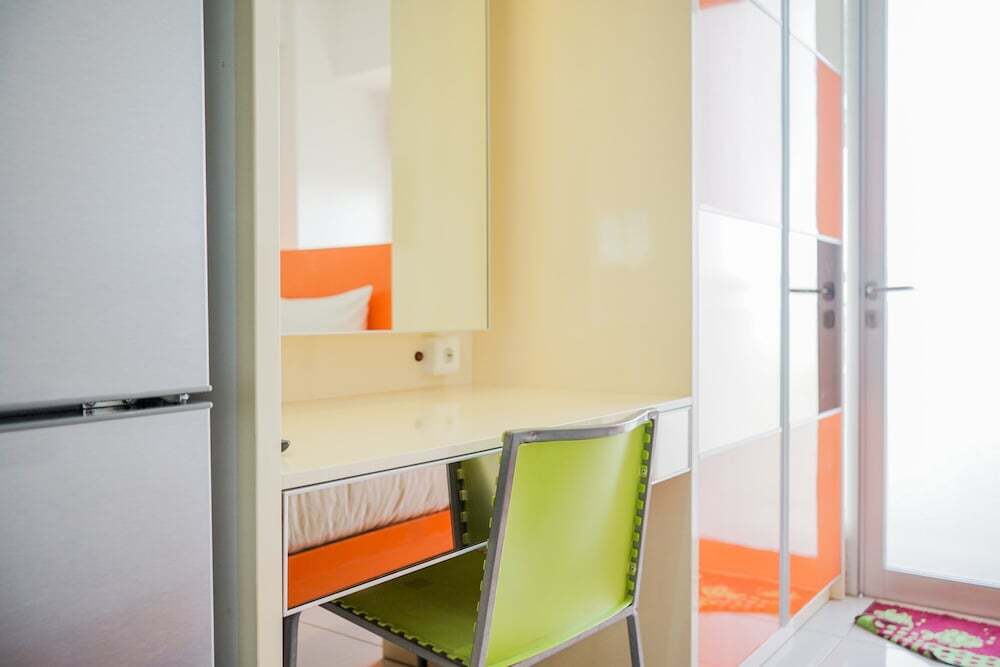 Южный Тангеранг: Cozy Studio Apartment at Emerald Bintaro near British School