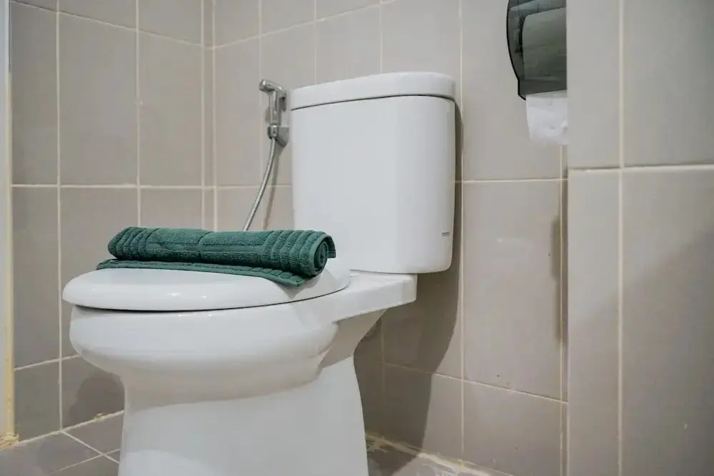 Южный Тангеранг: Minimalist and Warm Studio Apartment at Bintaro Plaza Residence
