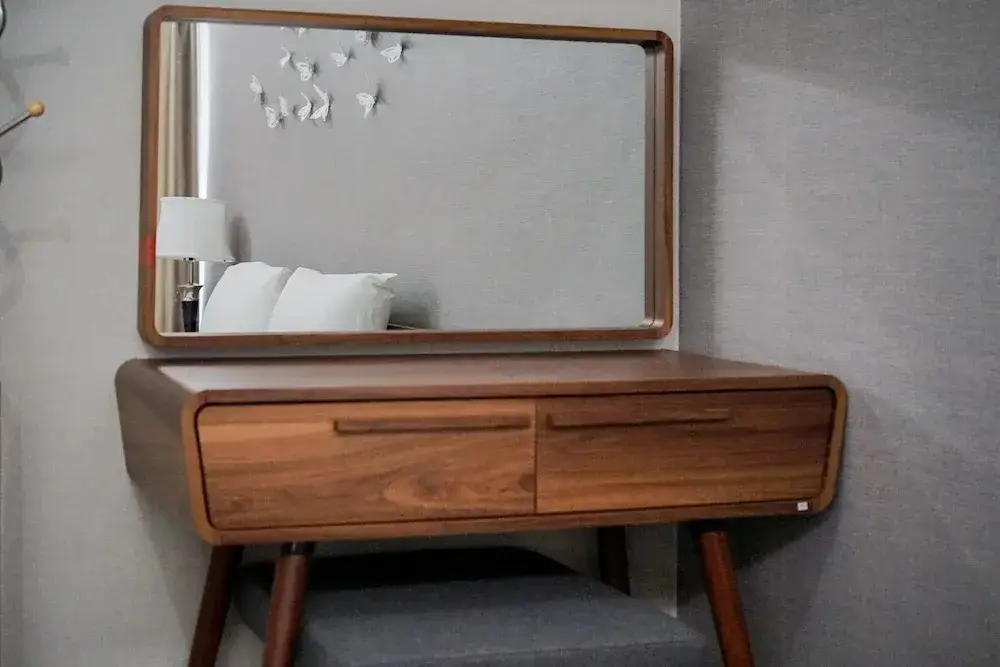 Южный Тангеранг: Minimalist and Warm Studio Apartment at Bintaro Plaza Residence