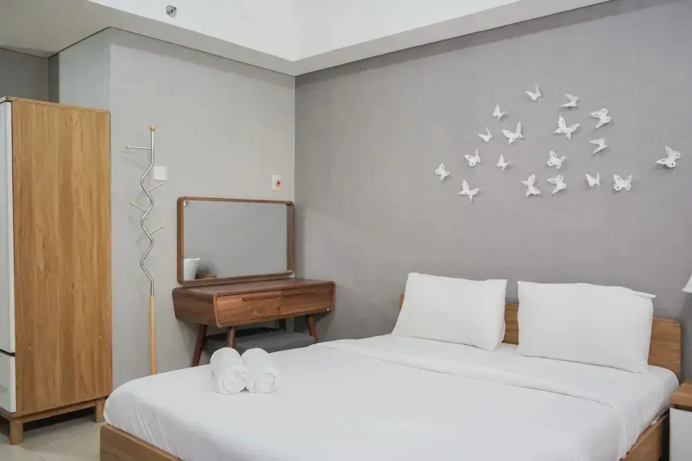 Южный Тангеранг: Minimalist and Warm Studio Apartment at Bintaro Plaza Residence