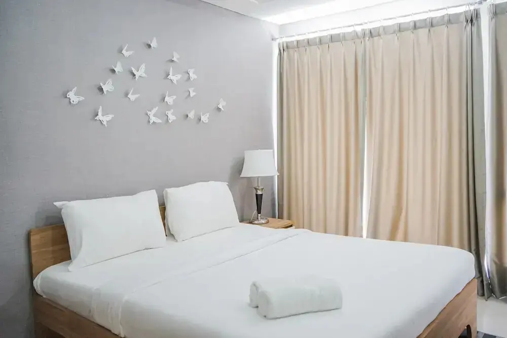 Южный Тангеранг: Minimalist and Warm Studio Apartment at Bintaro Plaza Residence