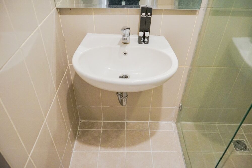 Южный Тангеранг: Relaxing Studio Apartment at Bintaro Plaza Residences with City View