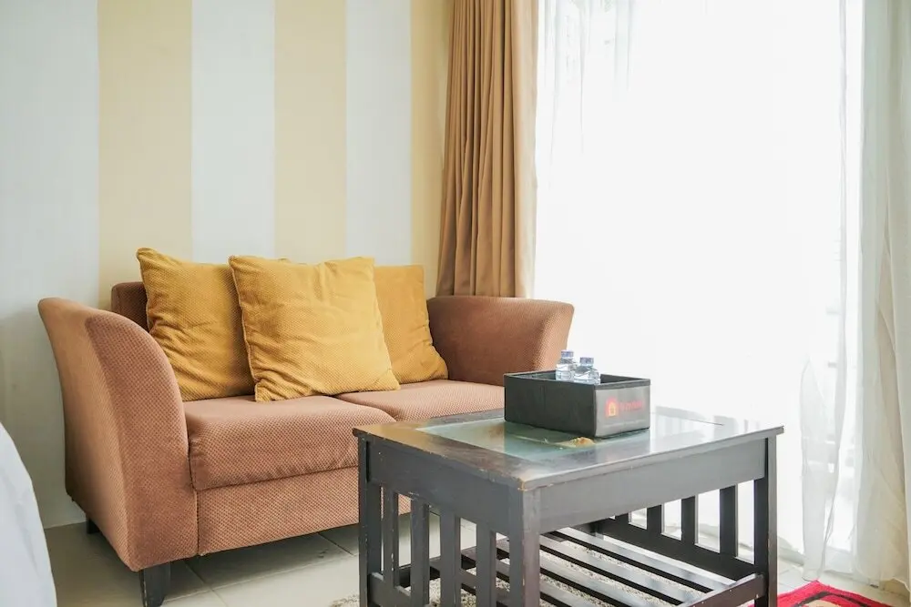 Южный Тангеранг: Relaxing Studio Apartment at Bintaro Plaza Residences with City View