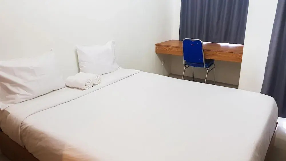 Караванг: Simply Look Studio Tamansari Mahogany Karawang Apartment