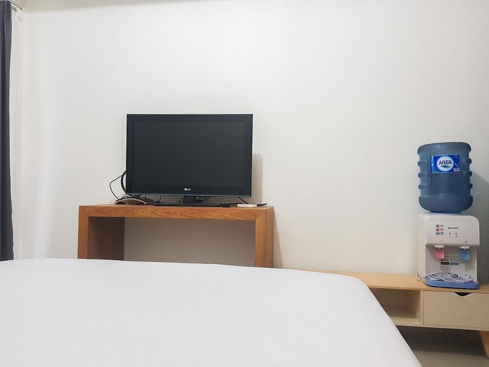 Караванг: Simply Look Studio Tamansari Mahogany Karawang Apartment